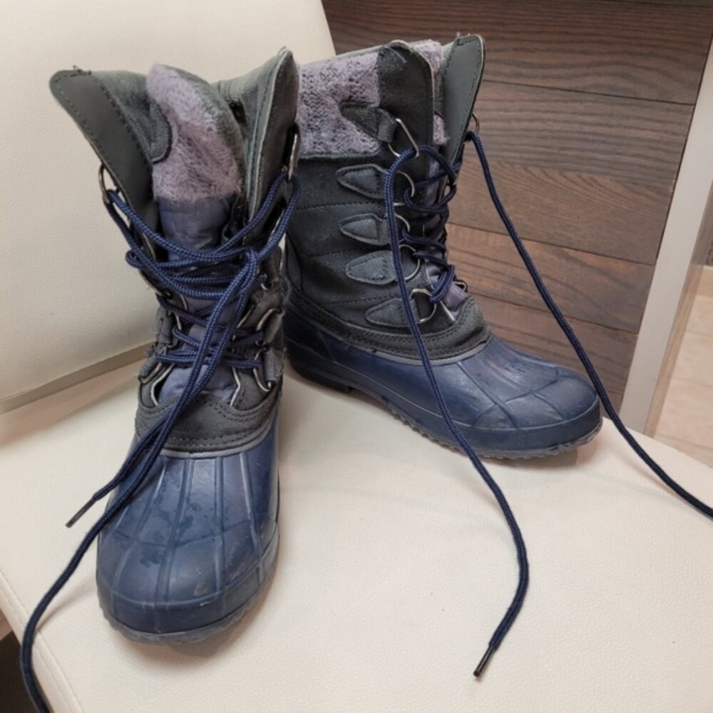 Big kids snow boots, navy blue zise 6